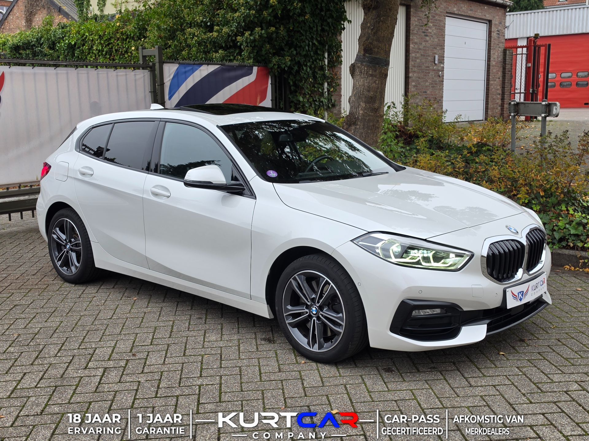 BMW 120i Sport Line | Panoramadak | Harman/Kardon | Camera | Pano | Head-Up Display | CarPlay & Android | Adaptive LED